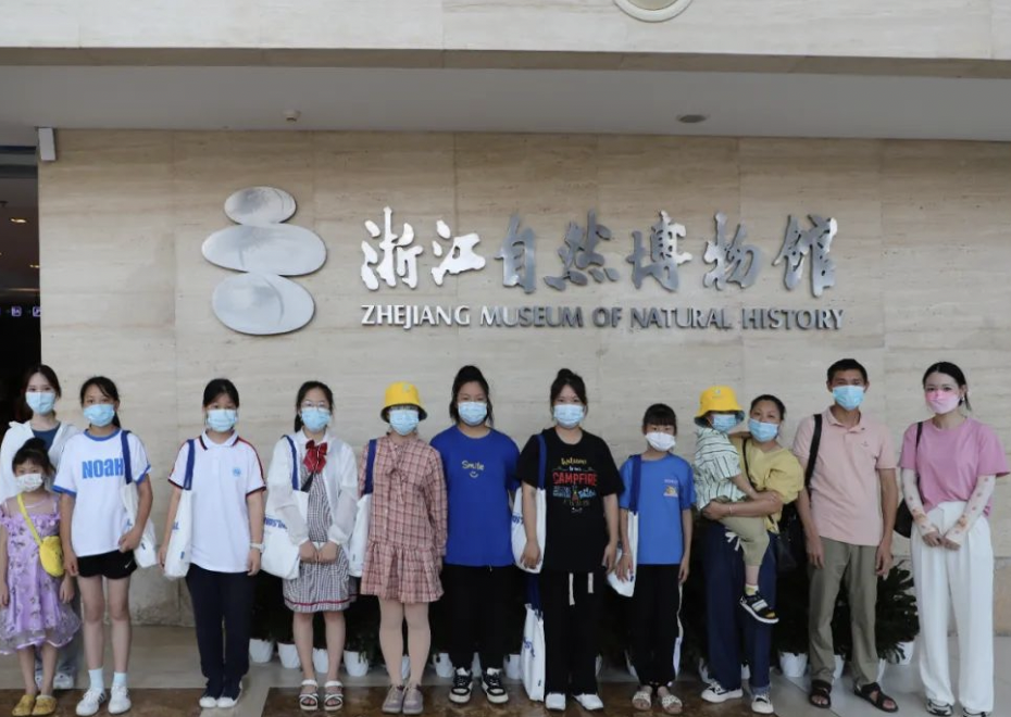 公司下屬元通不銹鋼邀請(qǐng)?jiān)坪蛯W(xué)子參與助學(xué)系列活動(dòng)