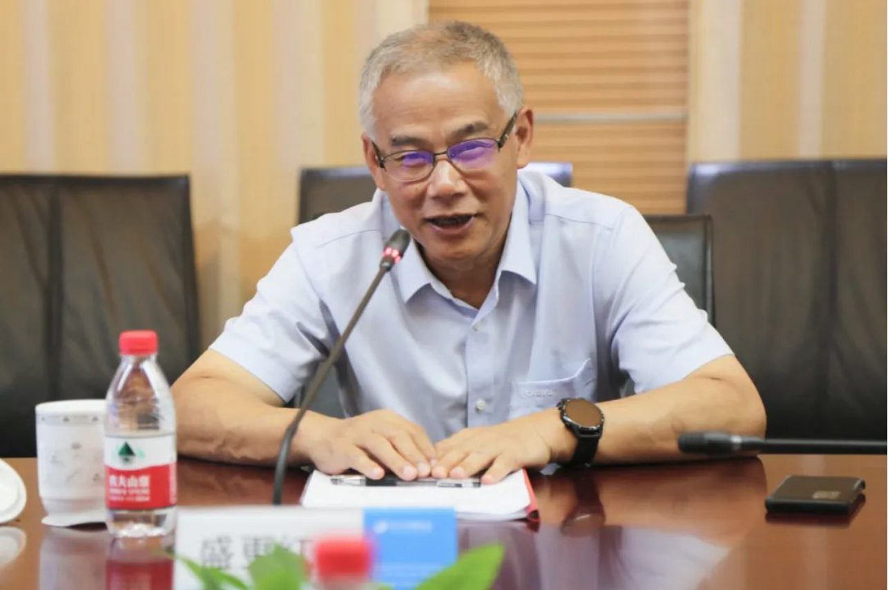 太鋼不銹、甬金股份一行到訪物產(chǎn)中大實(shí)業(yè)