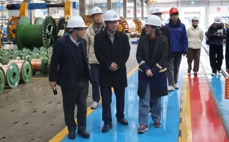 省部屬企事業(yè)工會(huì)主席葉龍茂、物產(chǎn)集團(tuán)工會(huì)主席韓璐一行赴中大元通電纜開展“兩節(jié)”送溫暖慰問活動(dòng)